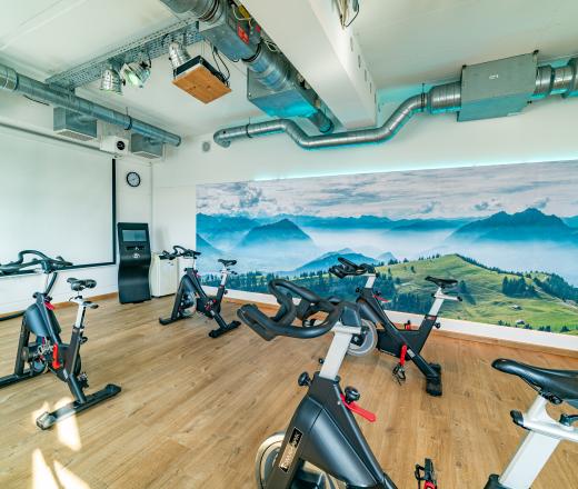 Studio C im Body Up Ottobrunn Das Bild zeigt unseren 3. Kursraum. Hier bieten wir virtuelle Kurse als Ergänzung zu unserem Live Kursplan an.
