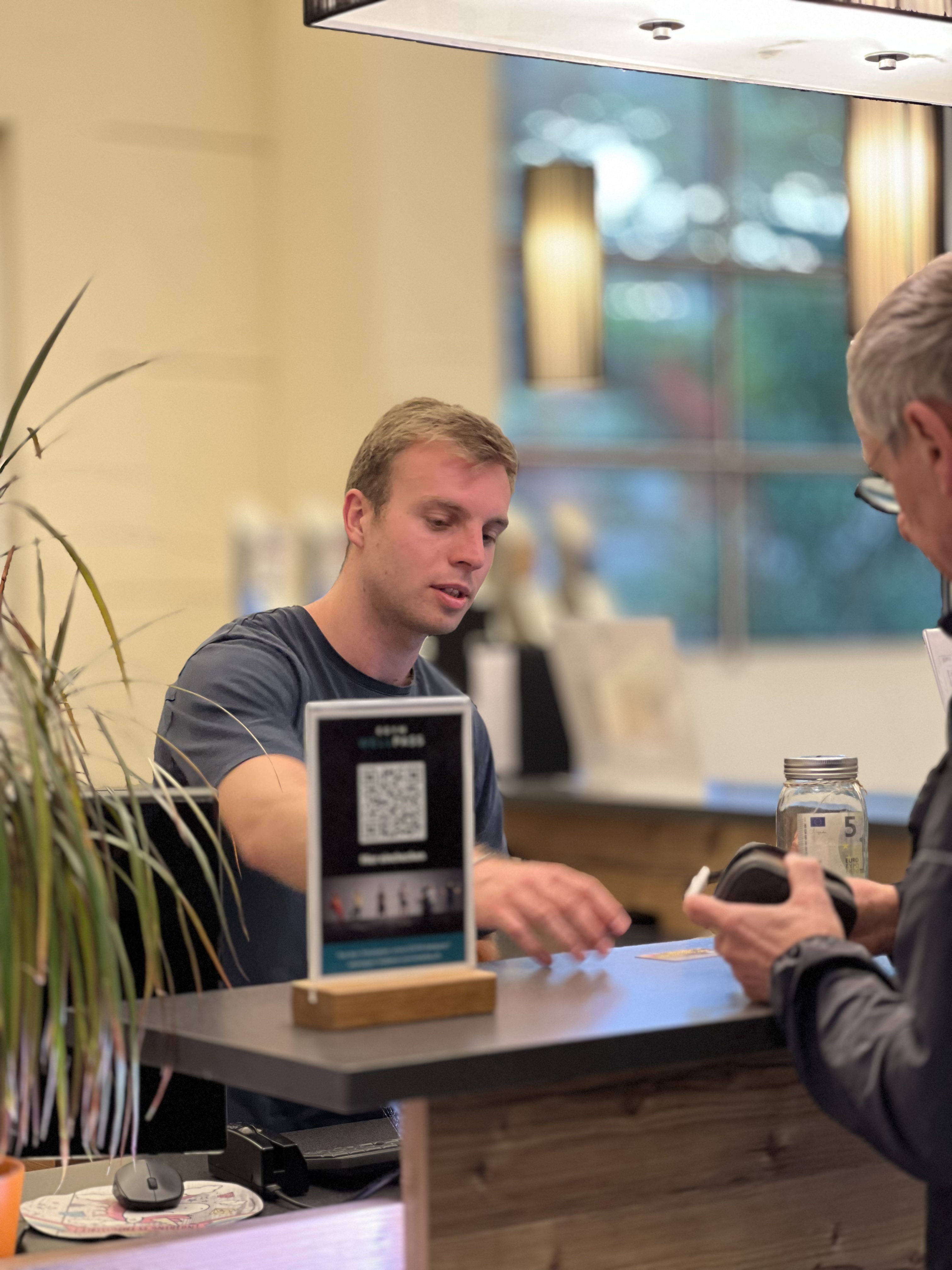 Ein mensch am Empfang Ein mensch am Empfang