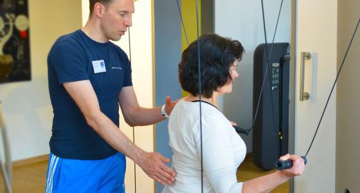 Physiotherapie am Luise-Kiesselbach-Platz Krankengymnasik am Gerät