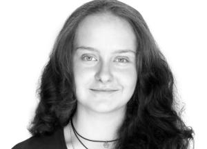 Empfangsmitarbeiterin Lisa Fiedler