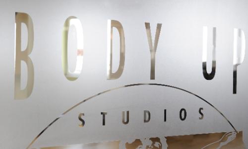 Body Up Schriftzeichen