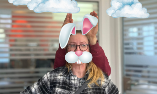 Laura als Osterhase